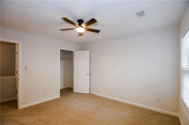 Building Photo - 3048 Kentmere Dr