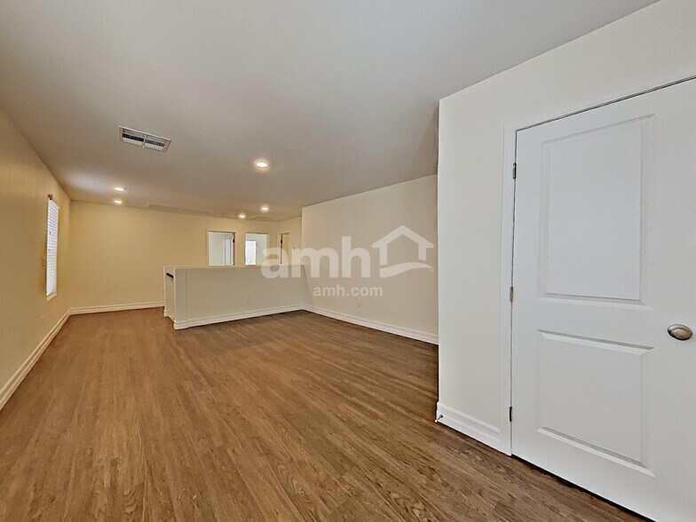 Building Photo - 5825 Petronius St