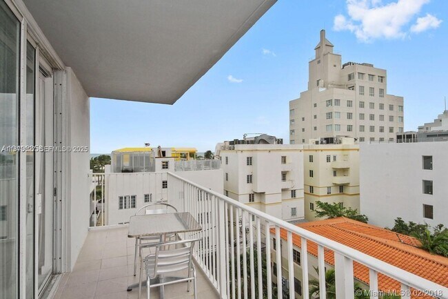 Building Photo - 1255 Collins Ave