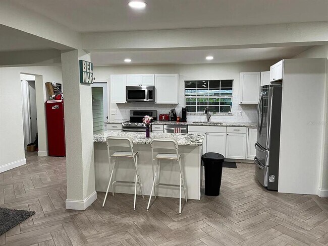 Building Photo - 626 74th St N