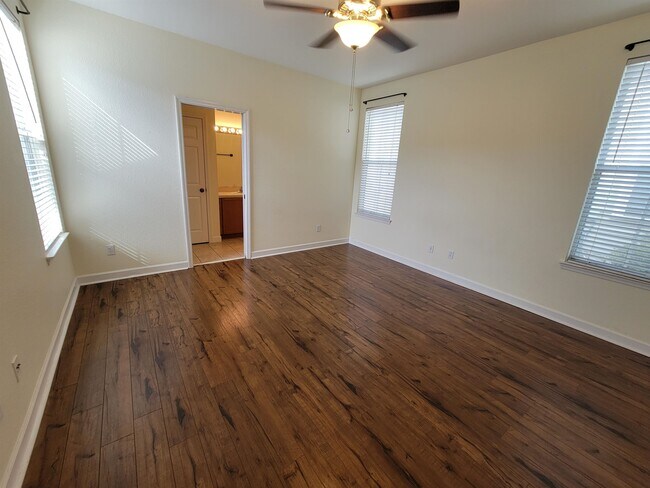 Building Photo - 3304 Calumet Dr