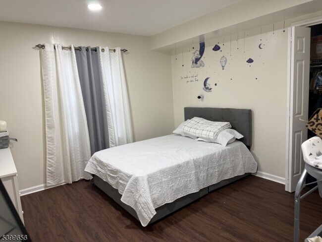 Building Photo - 751 Summer Ave