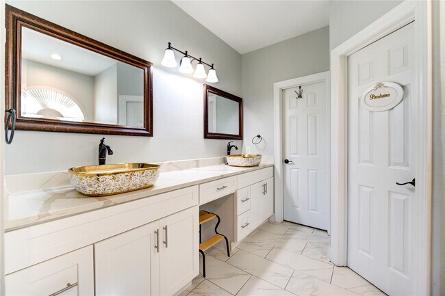 Building Photo - 6206 Clear Canyon Dr