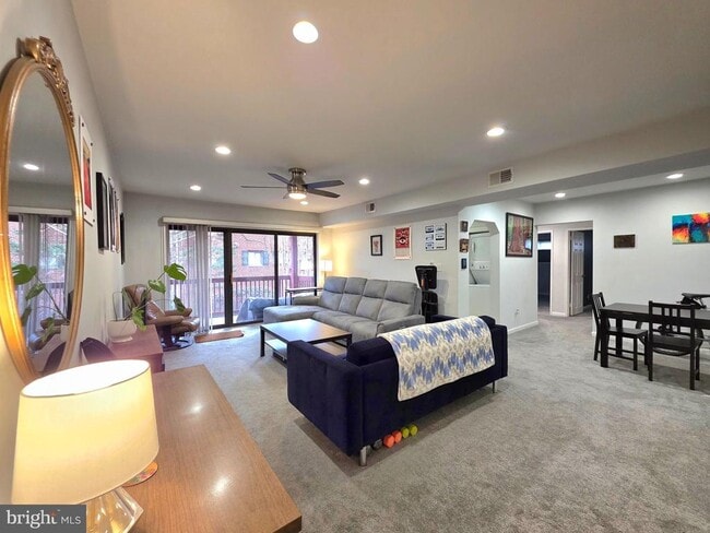 Building Photo - 2700 Dartmouth Rd