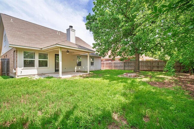 Building Photo - 2205 Romeo Dr