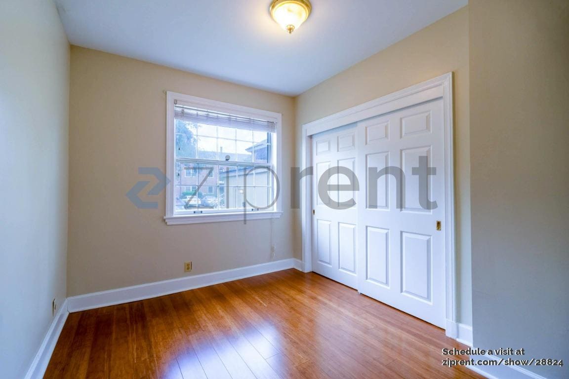 Building Photo - 815 Lasalle St