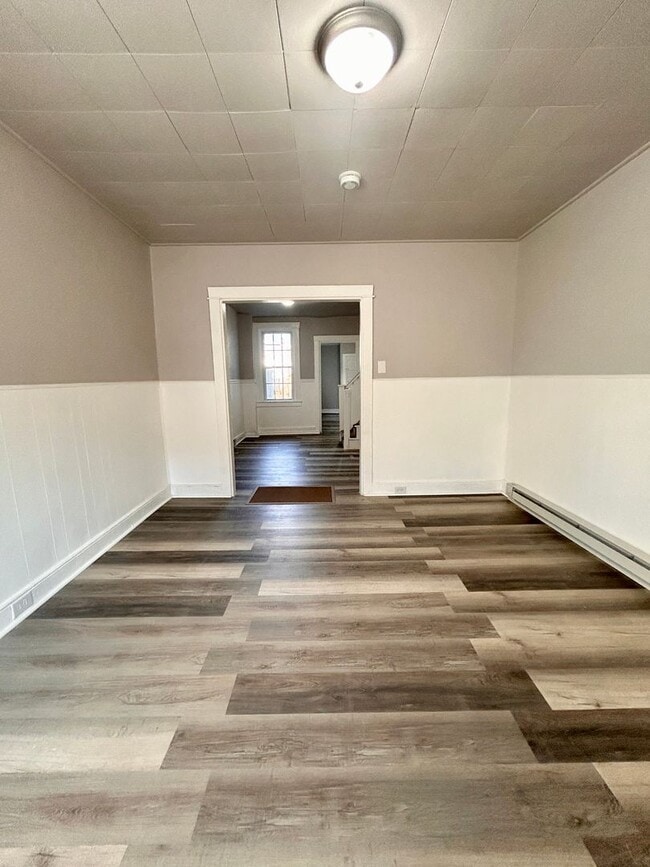 Building Photo - 539 1/2 Green St – 3 Bed, 1 Bath Home in L...
