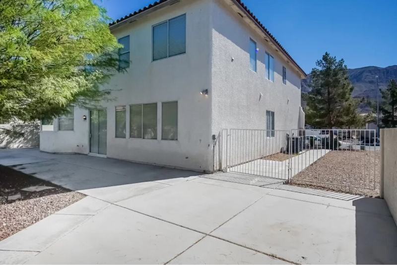 Building Photo - 915 Golden Poppy St