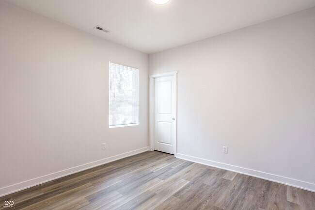 Building Photo - 726 Parkway Ave