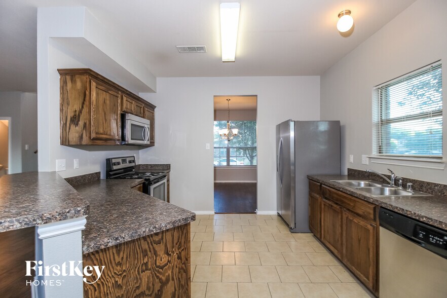 Building Photo - 1202 Jewel Ln