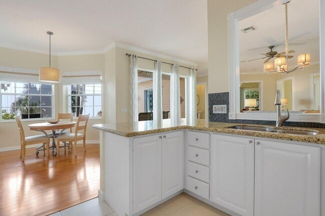 Building Photo - 122 Poinciana Dr