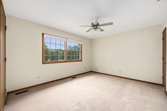 Building Photo - 1015 Claremont Dr