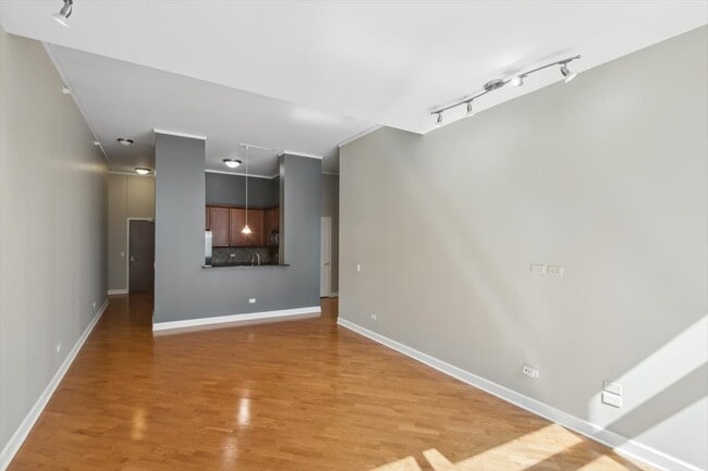 Building Photo - 450 E Waterside Dr