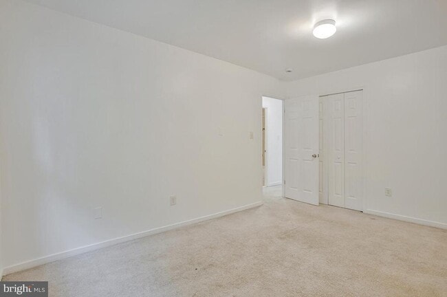 Building Photo - 205 Castleton Pl