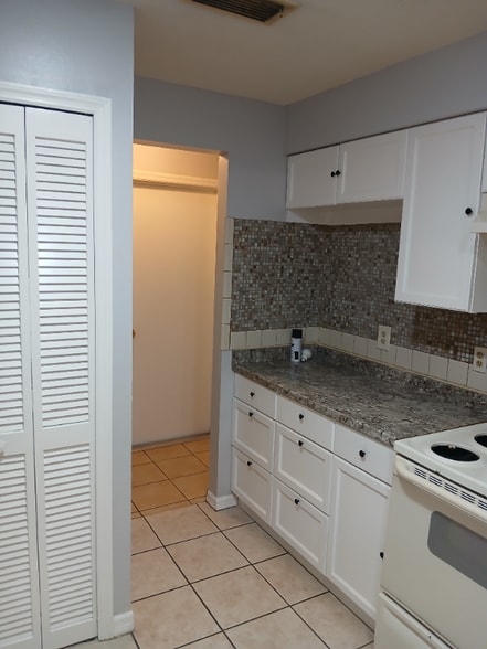 Building Photo - 4816 Miranda Cir