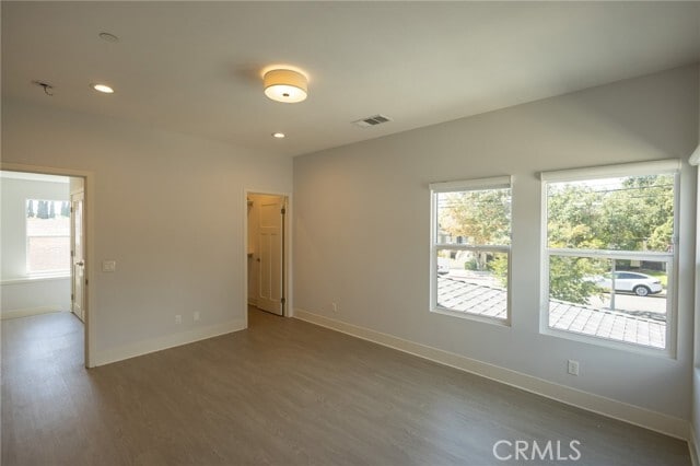 Building Photo - 118 N Oak Ave