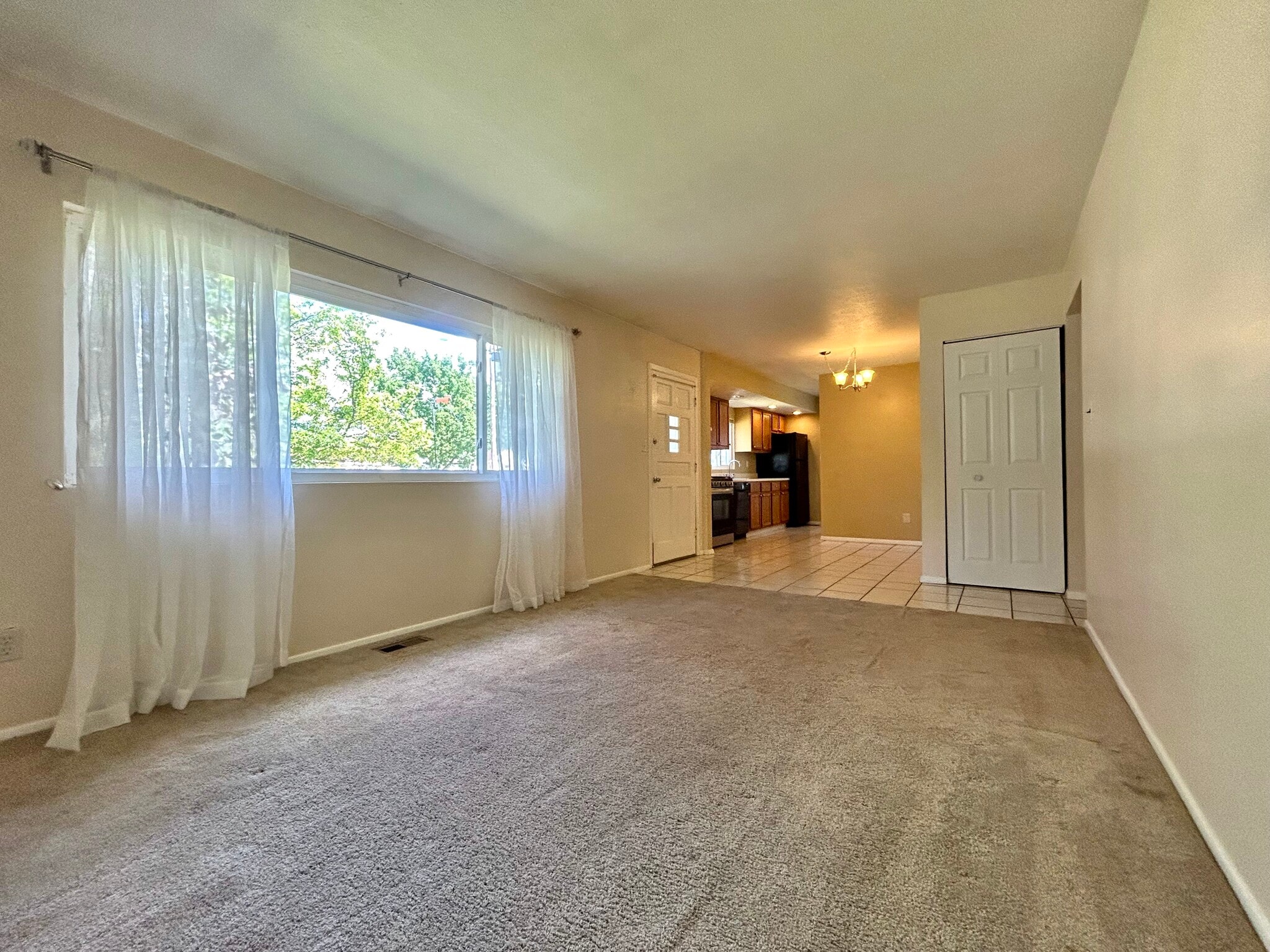 Building Photo - 6490 Almont Dr