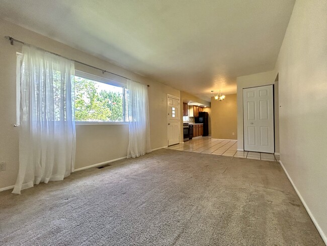 Building Photo - 6490 Almont Dr