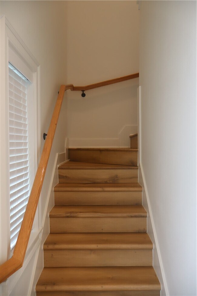 Building Photo - 2085 E Roe Ter