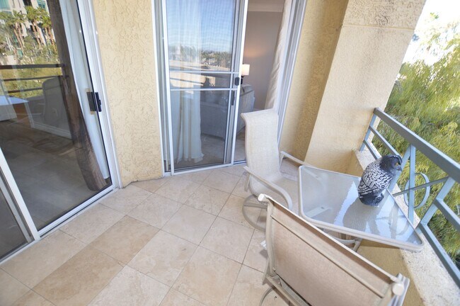 Building Photo - Meridian Furnished 2 Bd / 2 Ba Luxury Condo, Newly Renovated