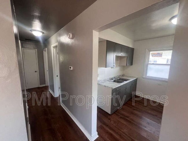 Building Photo - 5650 N 61st St