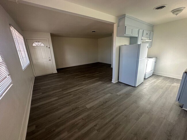 Building Photo - 1948 Country Club Ct