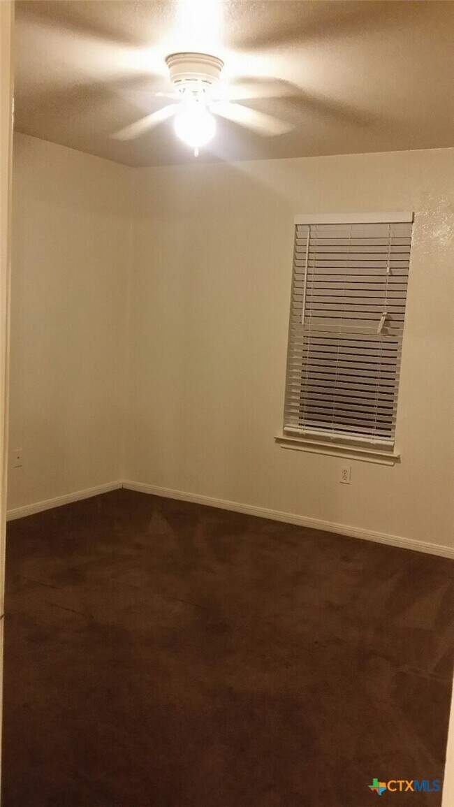 Building Photo - 1102 Circle M Dr