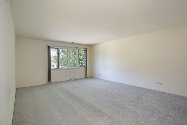 Building Photo - 258 Dennis Ln