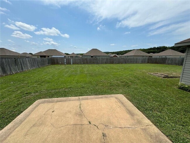 Building Photo - 1007 Raspberry St