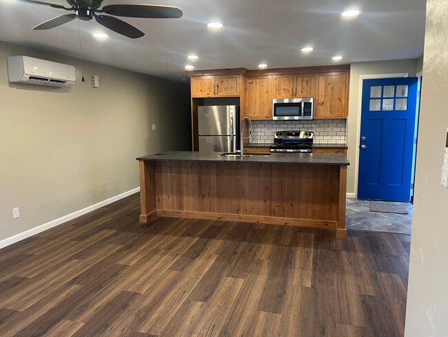 Building Photo - 1209-1209 S Elder St