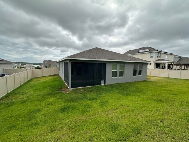 Building Photo - 4 Bedrooms/3 Baths/3 Car Garage House in L...