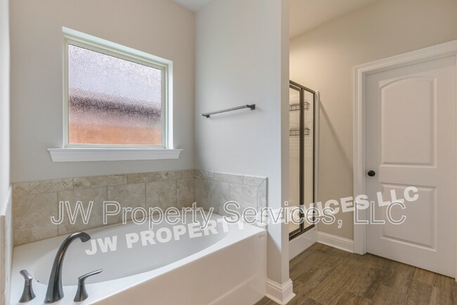 Building Photo - 612 Claiborne Trails Dr