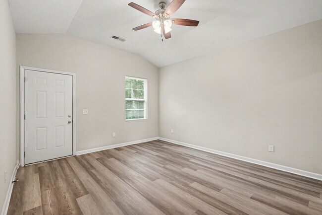 Building Photo - 635 Johns Ln