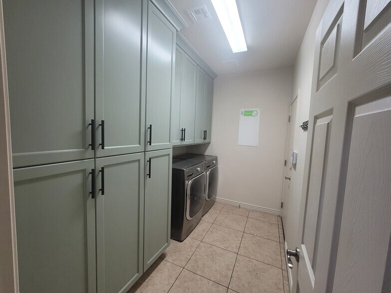 Building Photo - 3354 E Grand Canyon Dr
