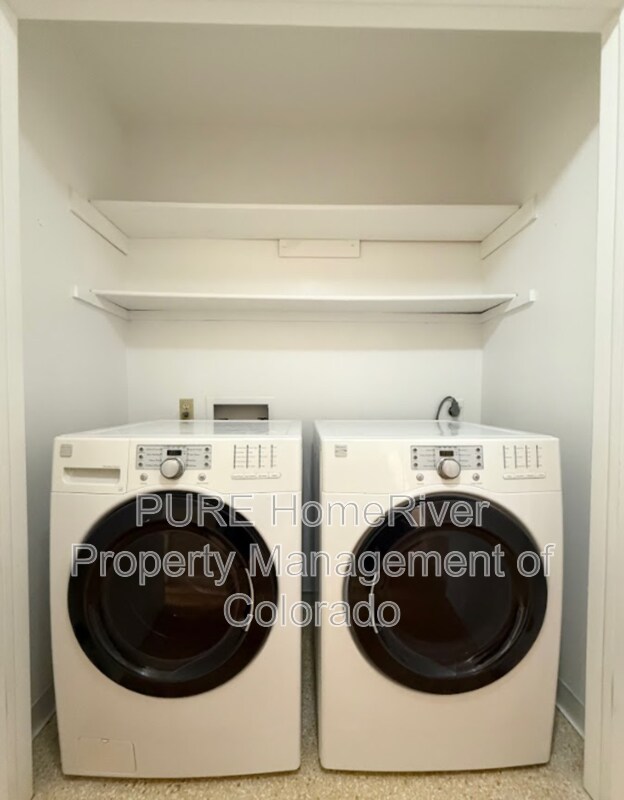 Building Photo - 6590 Delmonico Dr