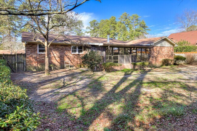 Building Photo - 3 Bed/2Bath home with garage, sunroom, and shed in Martinez