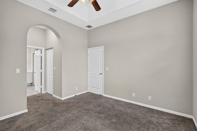 Building Photo - 6305 Spring Lake Terrace