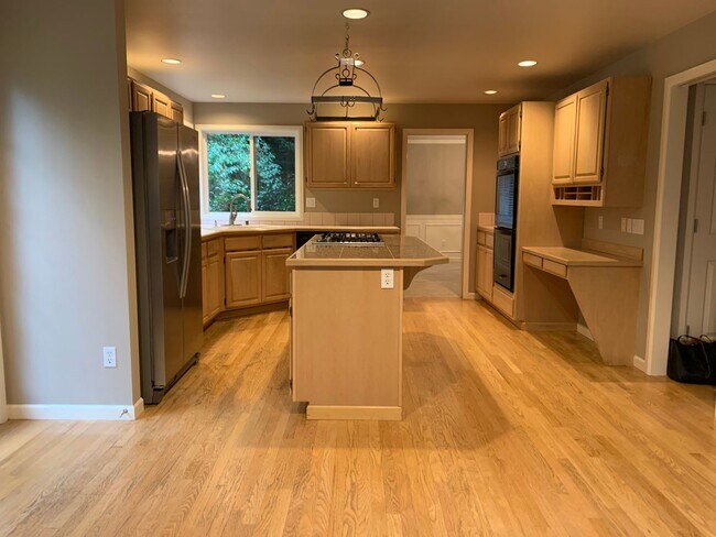 Building Photo - Location location 4 bedroom, 2.5 bath in t...