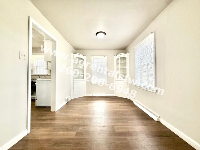 Building Photo - 3 Bedroom House