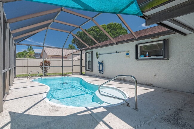 Building Photo - Beautifully updated Pool Home