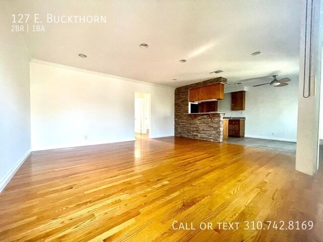 Building Photo - 127 E. Buckthorn-