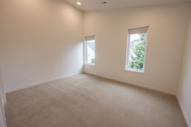 Building Photo - Riverside Townhomes - Waterfront Living in...