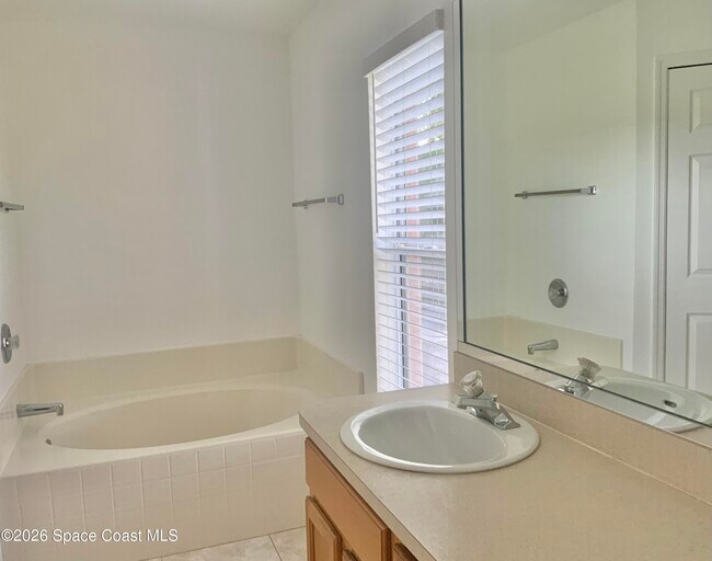 Building Photo - 2087 Deercroft Dr