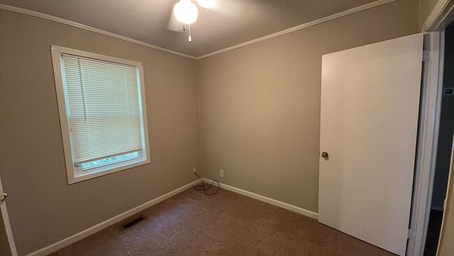 Building Photo - 1095 Foster Cir