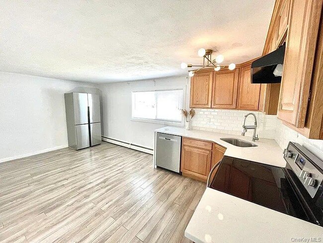 Building Photo - 11 Marshall St