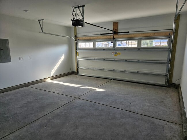 Building Photo - Brand new 3 bedroom 2 bath home in the Sou...