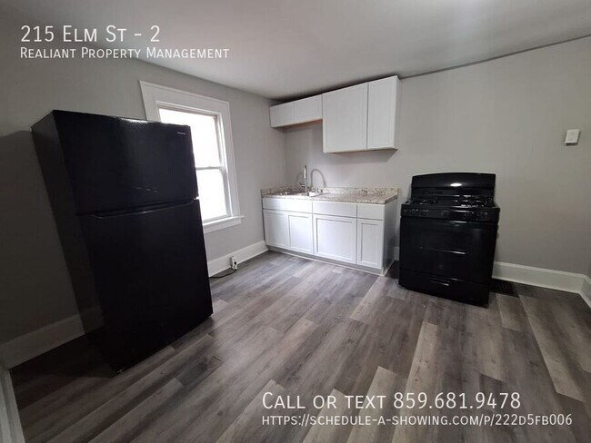 Building Photo - 215 Elm St
