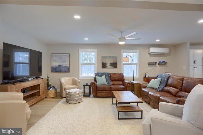 Building Photo - 1365 Roundtop Rd