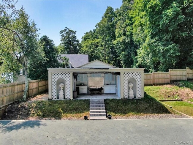 Building Photo - 67 River Rd