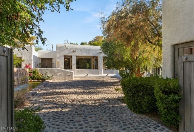 Building Photo - 7330 N Rainbow Blvd